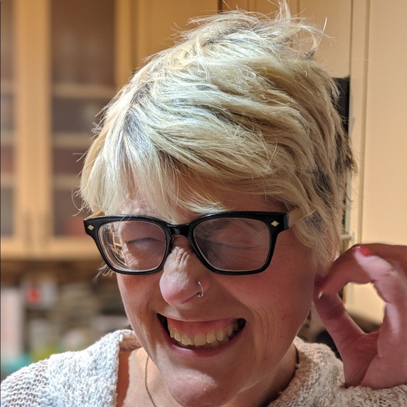 Meet your Posher, Andrea - Picture 1 of 9